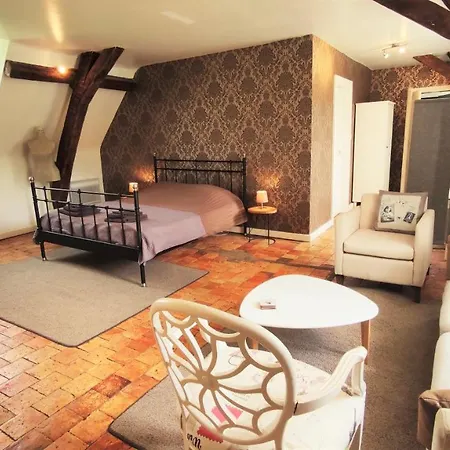 Chateau La Mothaye - Self Catering With Pool In The Loire Valley Gasthuis