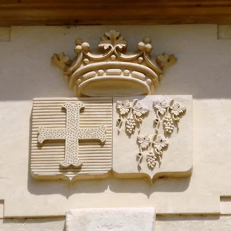 Гостевой дом Chateau La Mothaye - Self Catering With Pool In The Loire Valley
