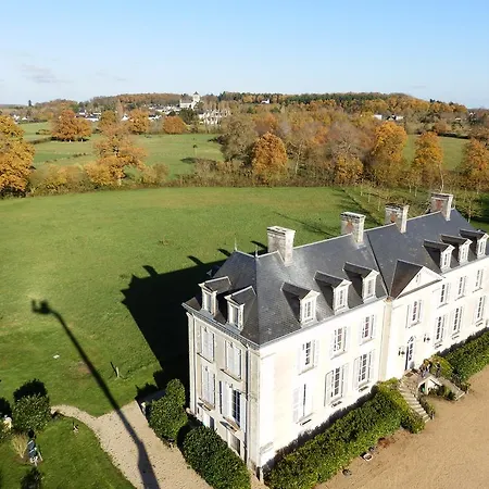 Гостевой дом Chateau La Mothaye - Self Catering With Pool In The Loire Valley Les Bois-d'Anjou